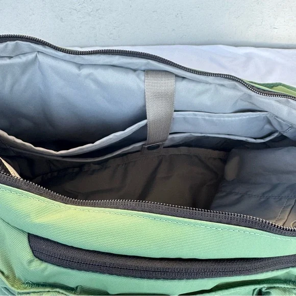 NWT DaKine Verge Weekender 34L Tote Bag - Picture 10 of 11